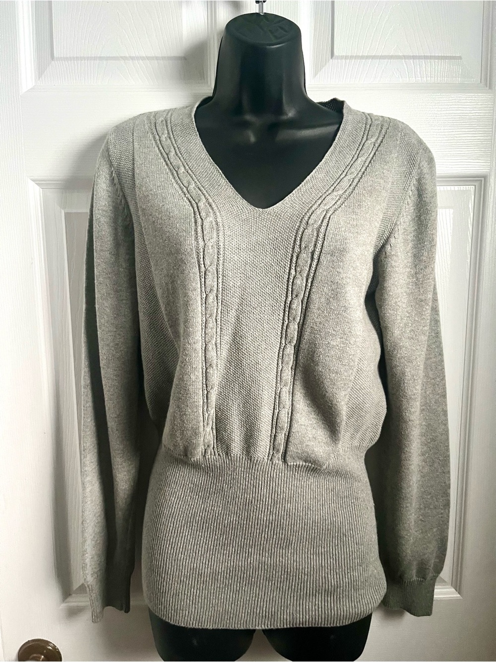 Greg Norman Grey Merino Wool Blend V-Neck Cable Knit Ribbed Waist Sweater Medium